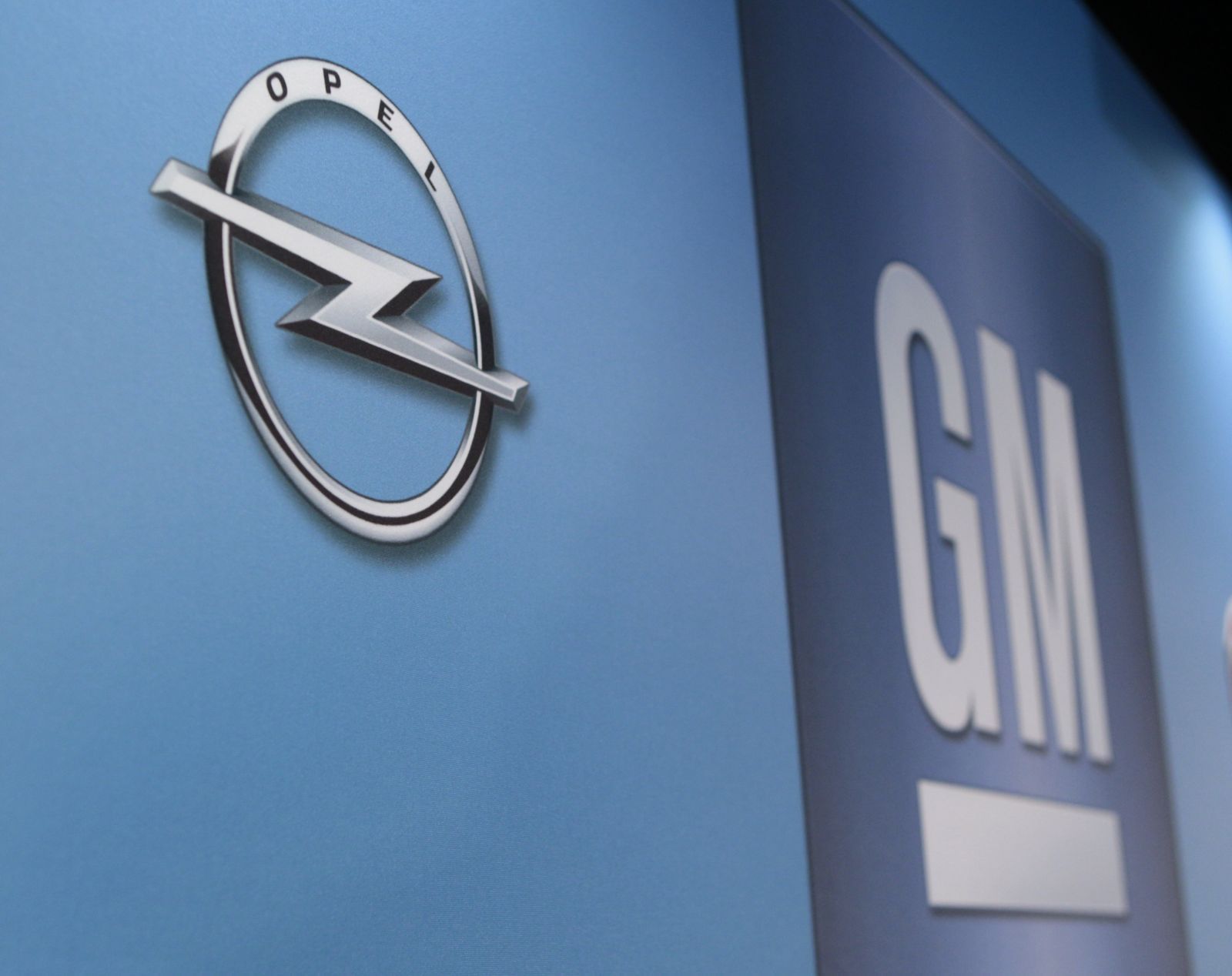 GM to sell Vauxhall and Opel to PSA