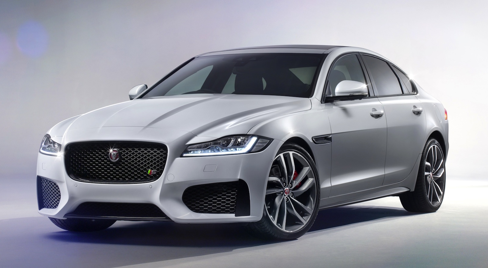 Jaguar launches made-in-India XF at Rs. 47.50 lakh