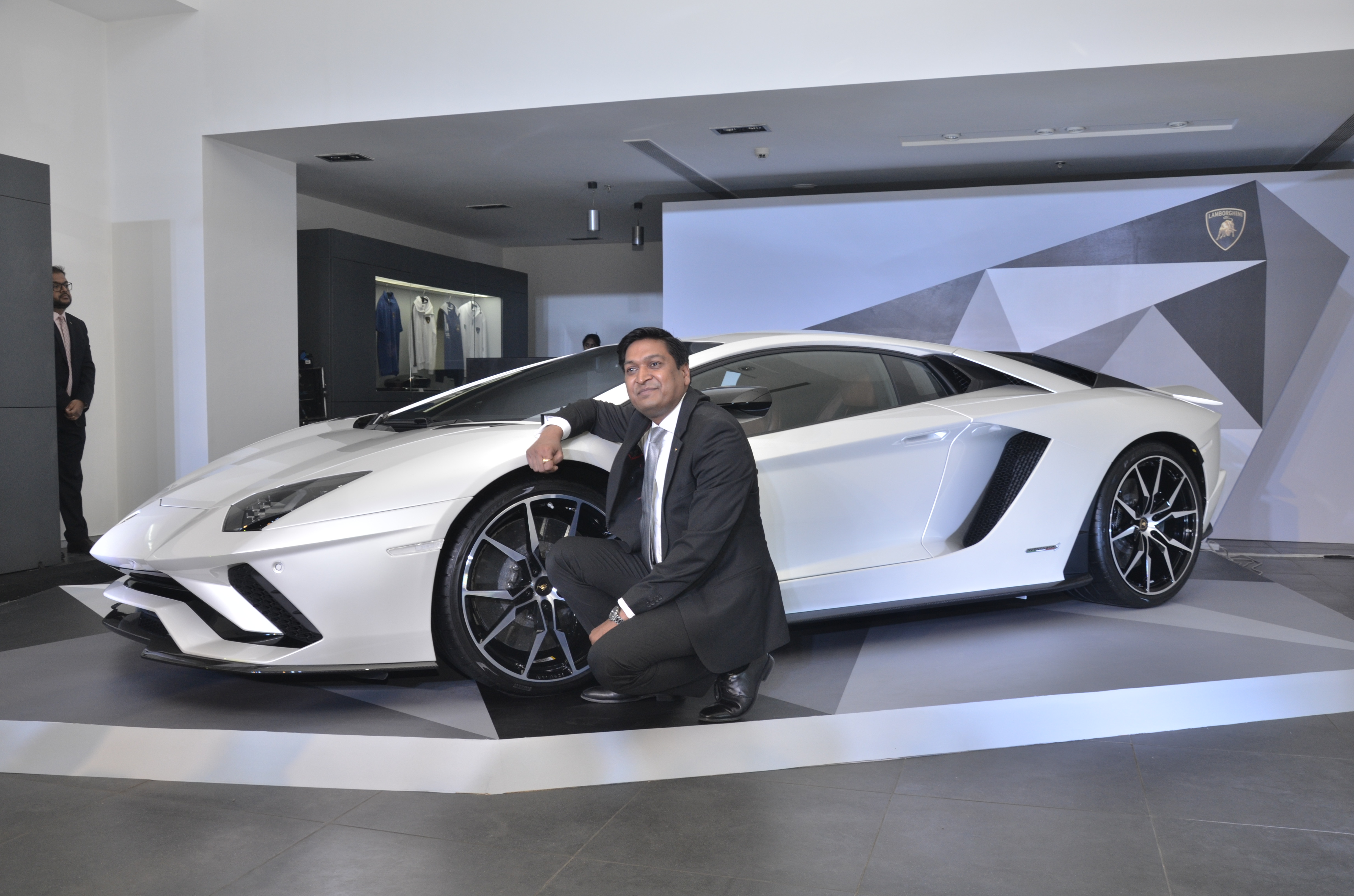 Lamborghini launches Aventador S at ₹5.01 crore