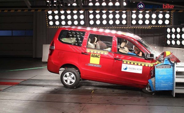 non-airbag version of Chevrolet Enjoy used for the crash.