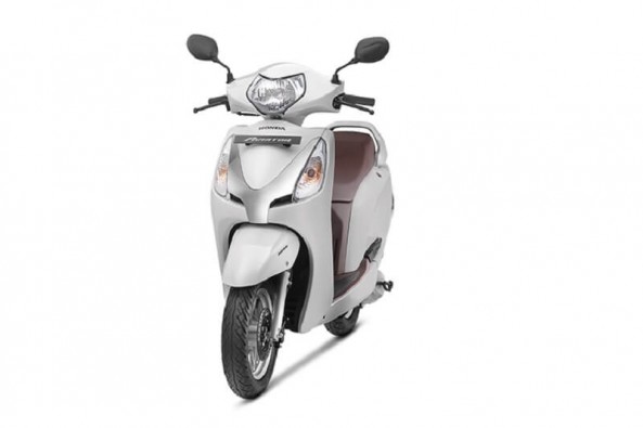 Besides the BS-IV upgrade, the scooter also gets the Automatic headlamp On safety function. 