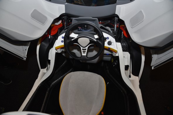 The concept features a centrally placed cockpit