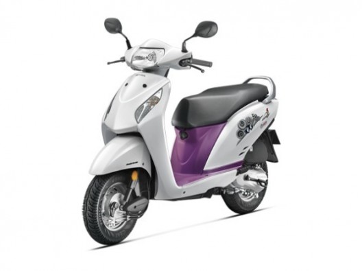 The Activa-i is the smaller, slimmer, and lighter version of the Activa scooter.
