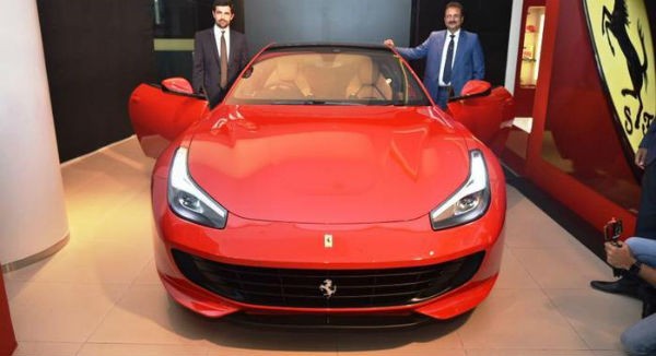 Ferrari launches GTC4Lusso and GTC4Lusso T