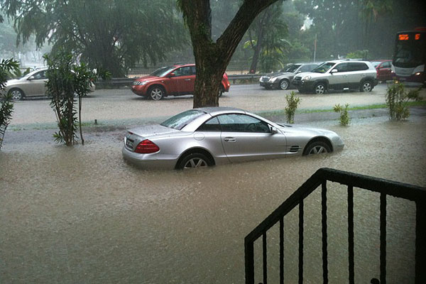 Mercedes Aids Flood Affected Customers In Mumbai