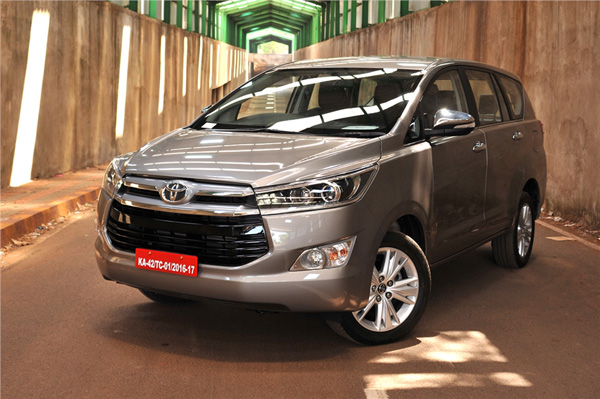 Toyota Brings Back 17-inch Rims on its Innova Crysta