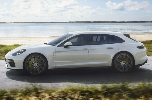 Porsche Reveals its Panamera Sport Turismo Turbo S E-Hybrid 