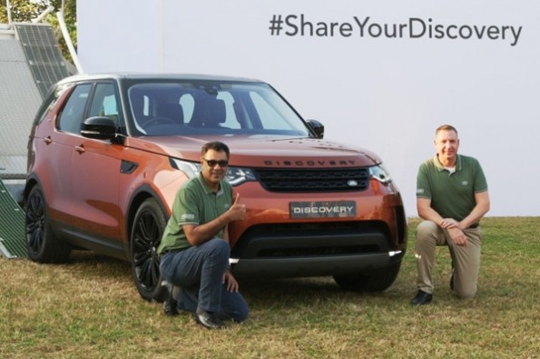 Land Rover launches Discovery.