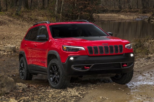 Jeep showcases Cherokee facelift.