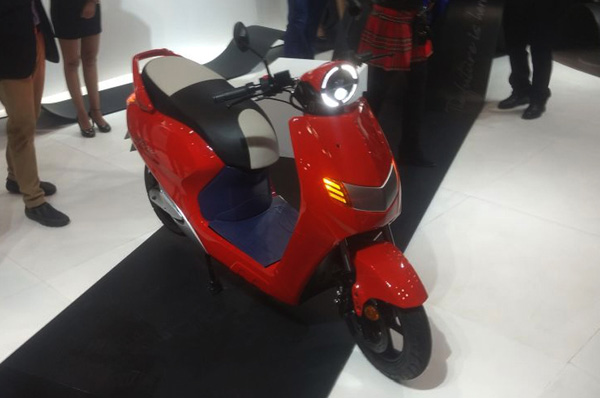 Twenty Two Motors Launches its Flow e-scooter at the Auto Expo