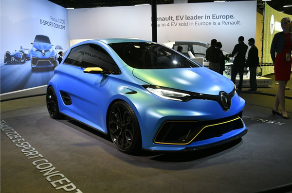 Renault Showcases its Zoe e-Sport at the Auto Expo