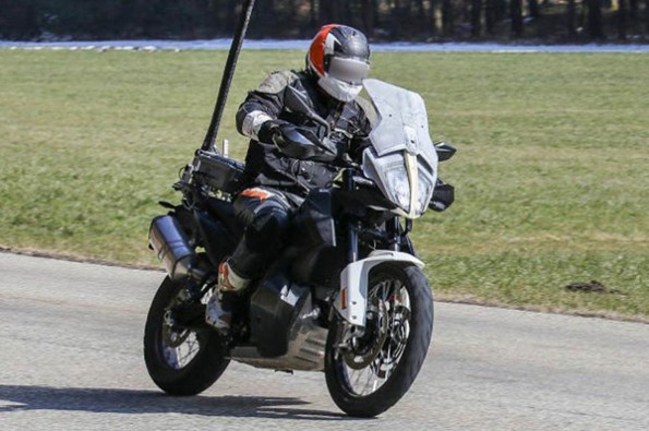 KTM’s 790 Adventure spied.