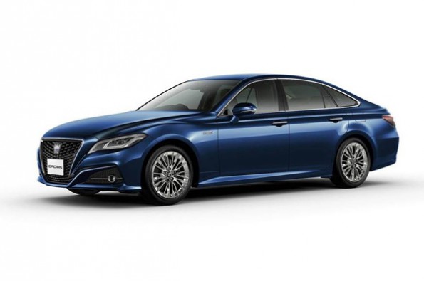 The luxury sedan now comes with Toyota’s connected functions as standard.