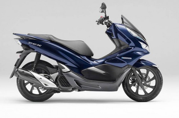 The world’s first mass-production motorcycle hybrid system will first be seen on the Honda PCX 125 scooter.