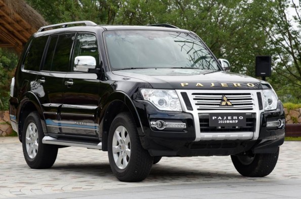 The refreshed flagship SUV for the Chinese market gets more equipment and minor design tweaks.