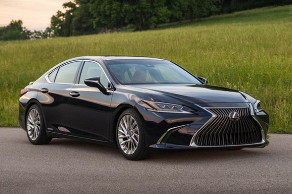 Lexus launches its 2018 ES 300h.