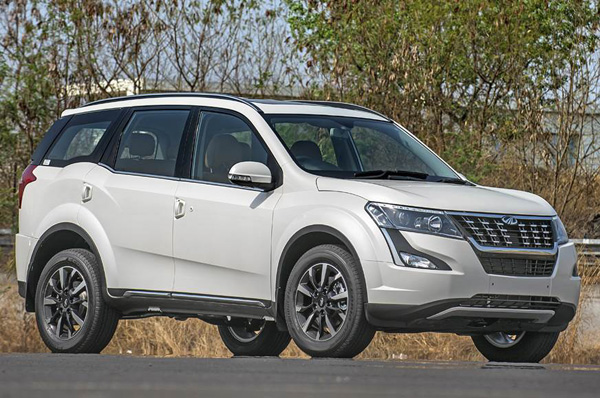 Pre-facelift Mahindra XUV500, Rexton SUVs with attractive discounts