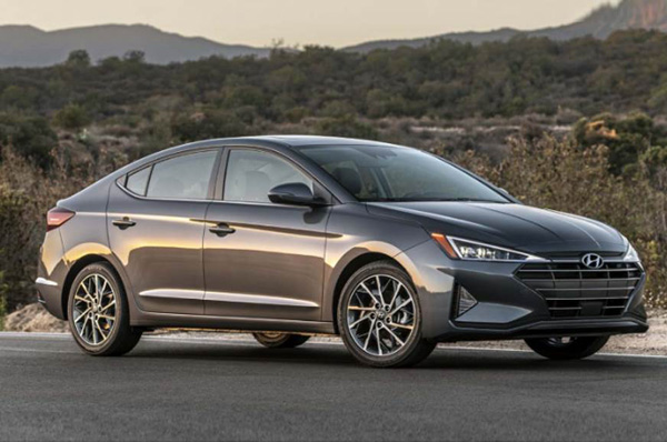 Facelifted Hyundai Elantra shown