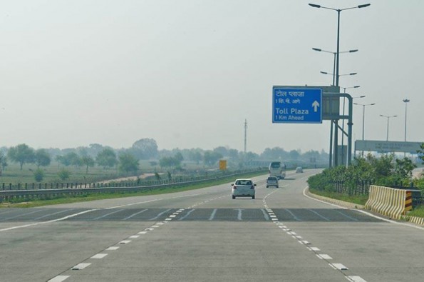 Work on Delhi-Mumbai expressway will start from December 2018.