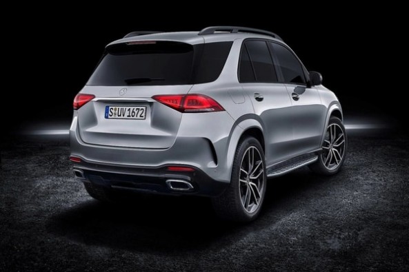 Slim Tail-lights complements the rear of the GLE