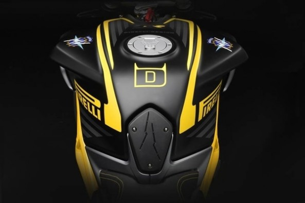 Dragster 800 RR Pirelli Tank