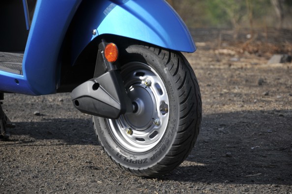 The 130mm front and rear drum brakes offer impressive stopping power.