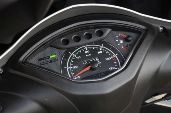 Instrument cluster looks nicely detailed